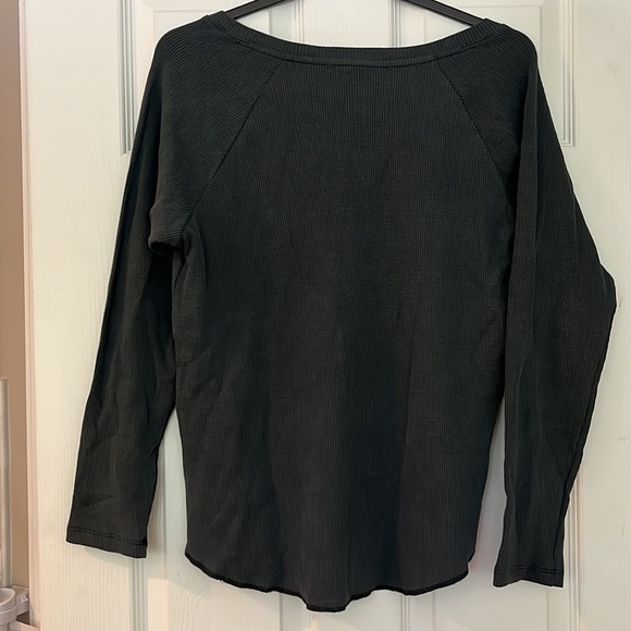 Daydreamer LA Ramones Crest Notch Neck Thermal Tee Size Medium - Picture 7 of 8